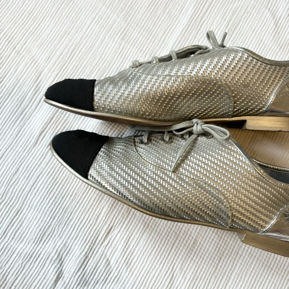 Pre owned Chanel Oxford Loafers Metallic Silver w/Black Toe Size 38 1/2 - Picture 11 of 12